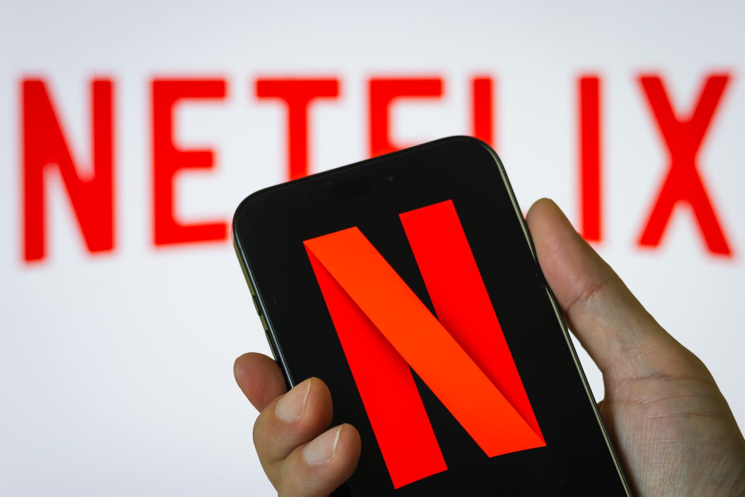 Netflix Benzeri Uygulamalar ve Netflix Alternatifleri (Ücretsiz & Ücretli Rehber)